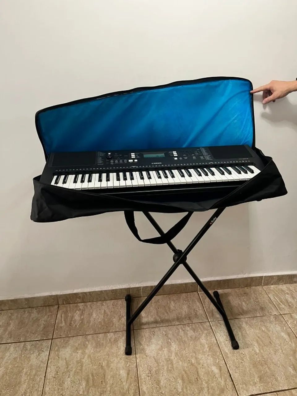 TECLADO ARRANJADOR YAMAHA PSR E373 NA CAIXA SEM USO + SUPORTE E CAPA DE PROTEÇÃO