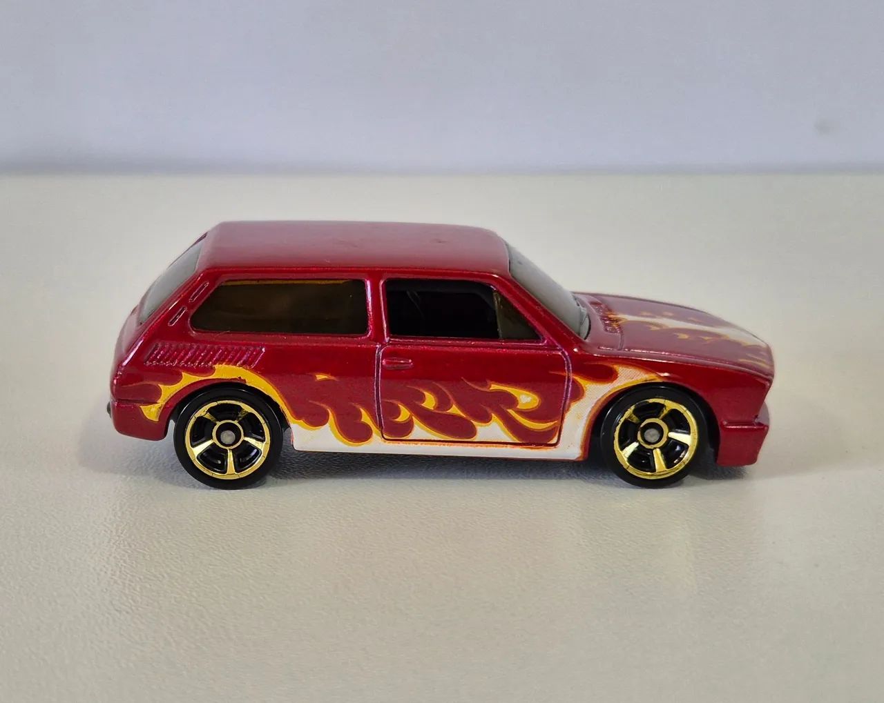 Hot Wheels Heat Fleet - Volkswagen Brasilia - Red w/ Flames - Foto 2