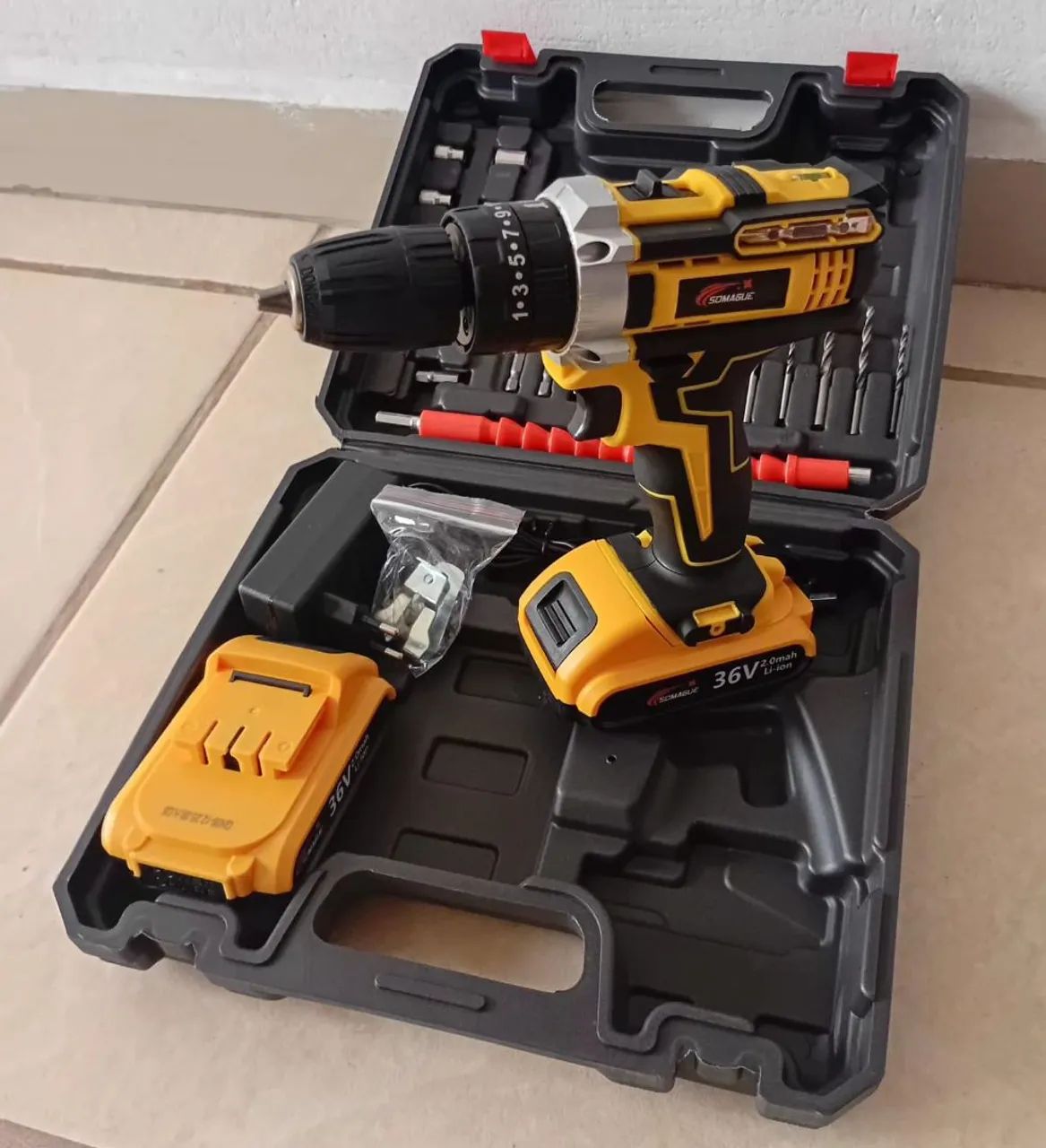 Furadeira e parafusadeira 64840821048450120