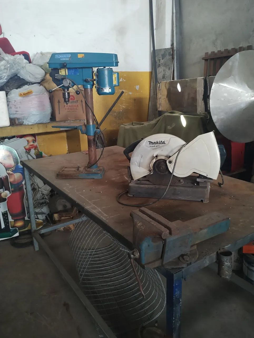 Furadeira de Bancada e Serra Makita, máquina de solda,bancada com torno,tudo ótimo estado. - Foto 2