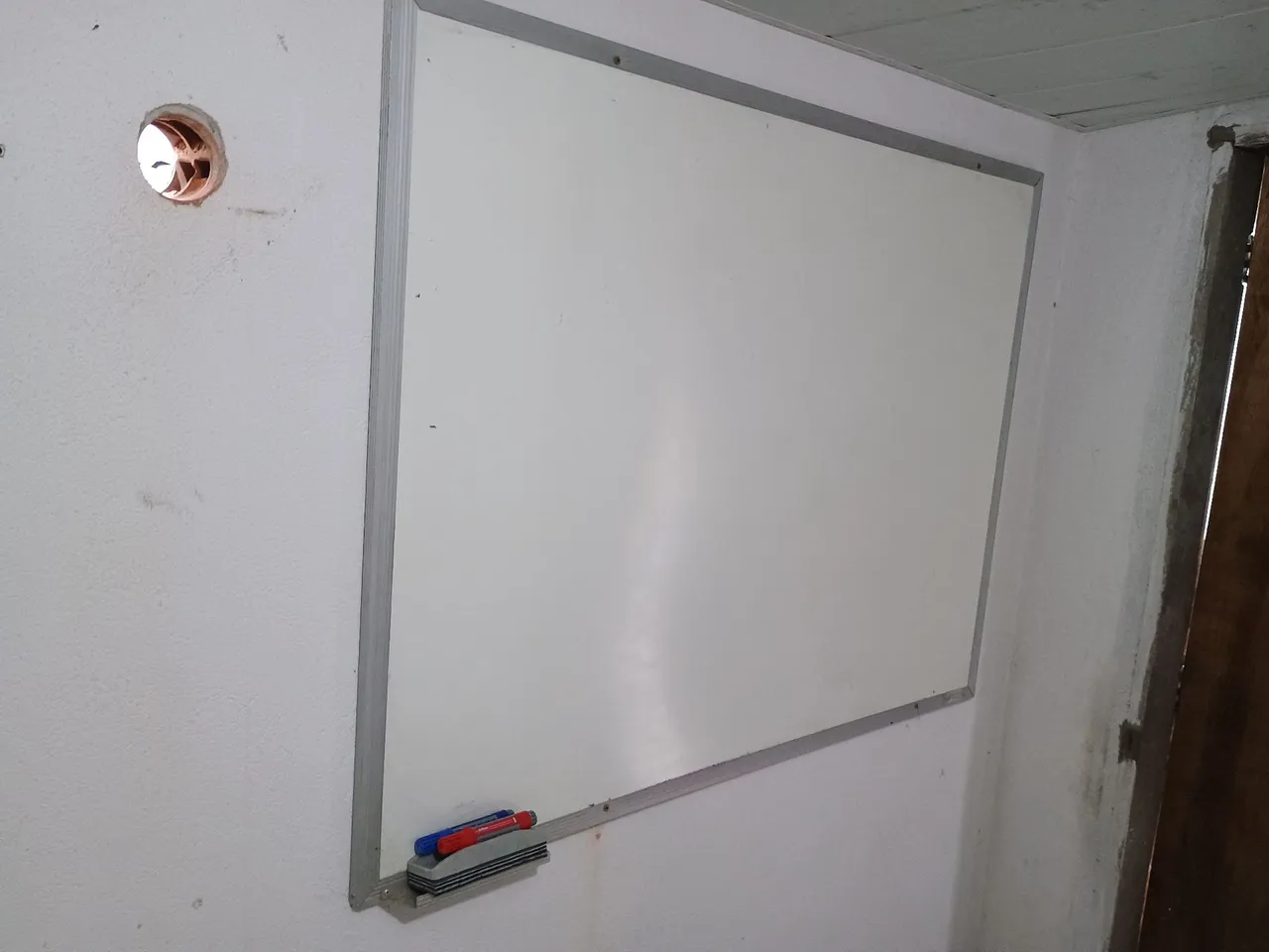 Quadro Branco com Borracha e Canetas