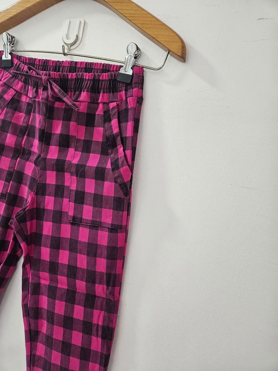 Calça xadrez tam M semi nova  - Foto 3