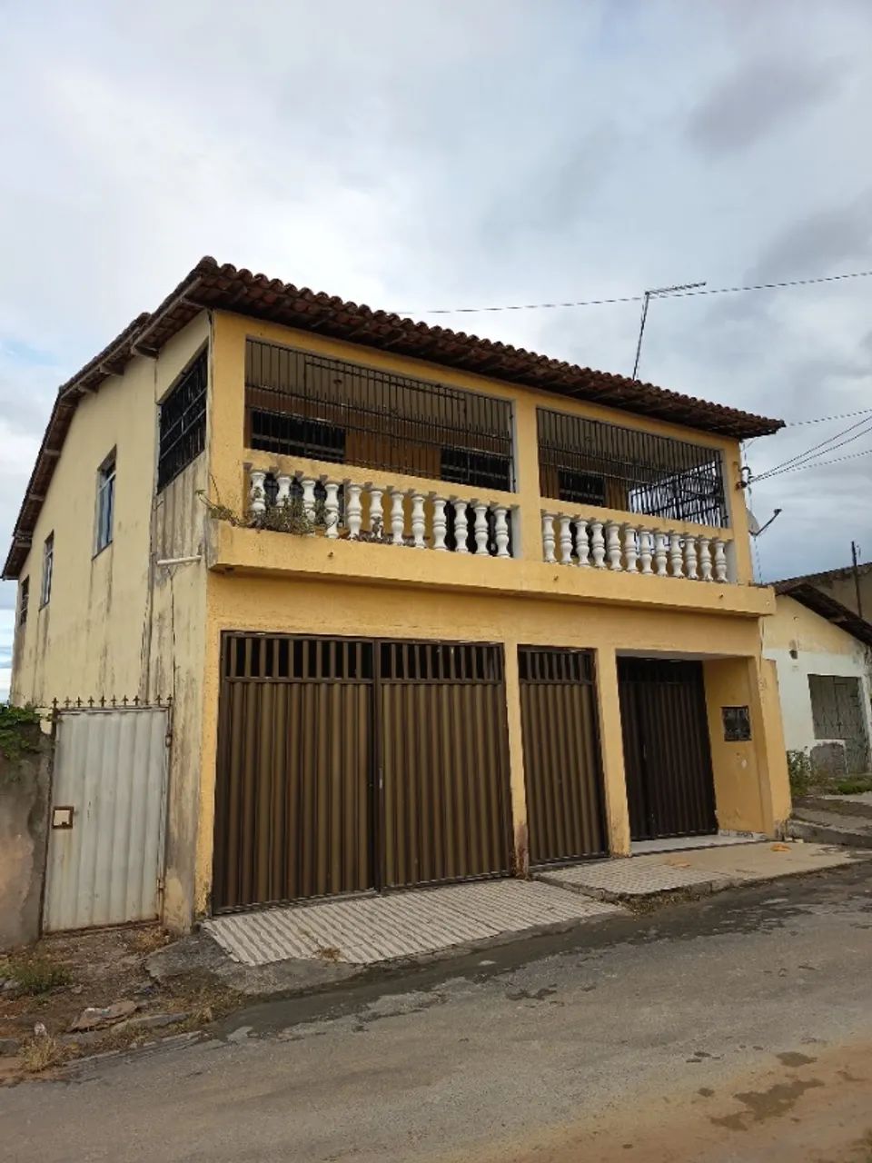 2 Casas ( térrea: 220 mil, 1 andar 130 mil)
