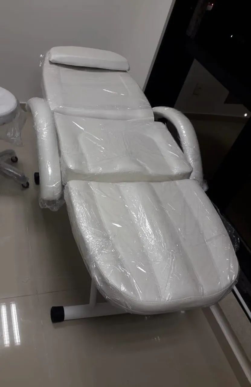 Maca poltrona fixa luxo com 2 gavetas de Estética - Profissionais - Semi-Nova