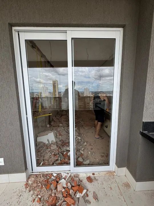 porta de correr aluminio branca 2 folhas 1,55 compr x 2,28 altura com portal 