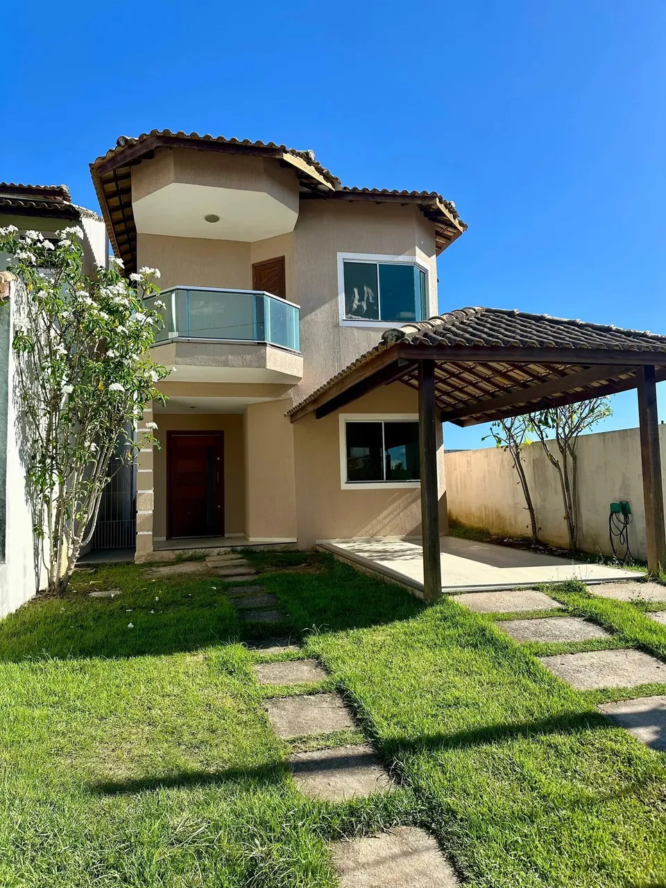 ALUGA-SE | Casa em condomínio com 3 quartos | Bairro da Glória.