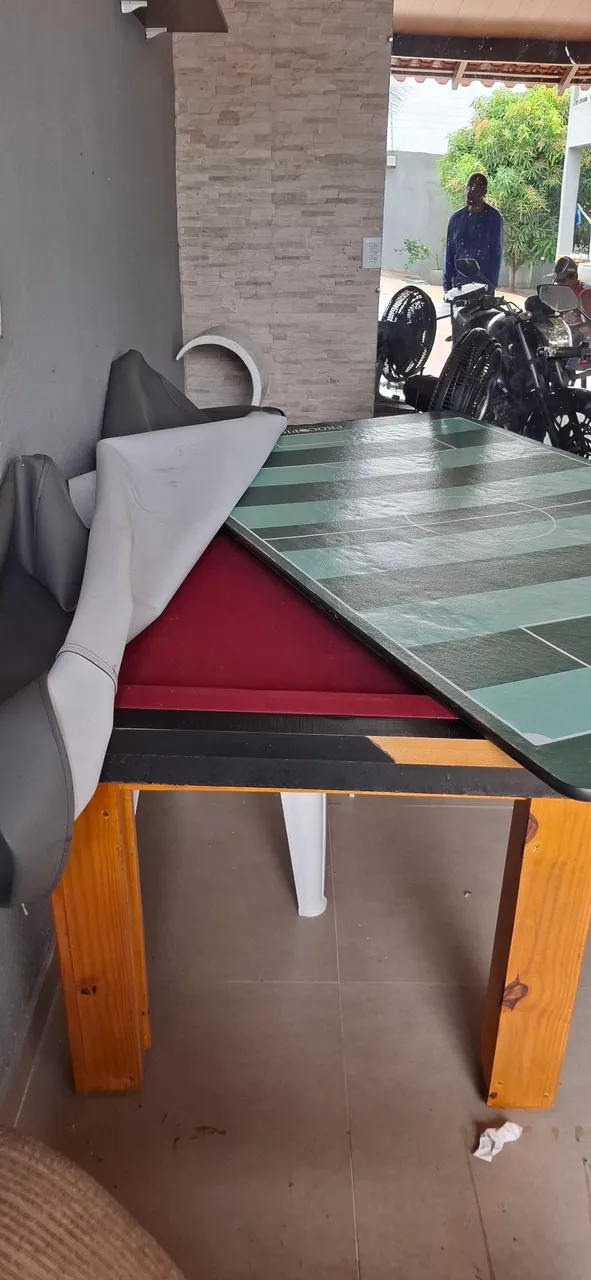 Mesa de sinuca conjugada com mesa de ping-pong e futebol de botao