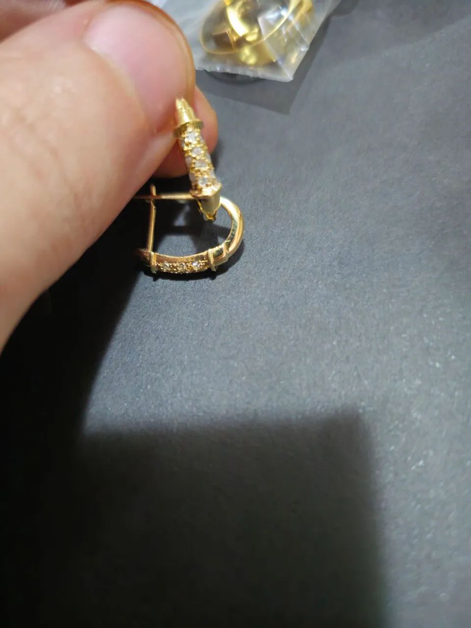 Brinco argola Ouro18k com brilhantes.  - Foto 3