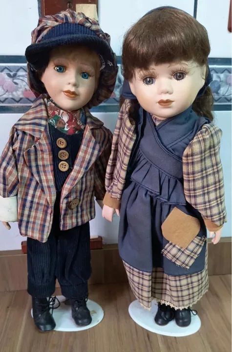 Dois bonecos de porcelana - menina e menino - Foto 2