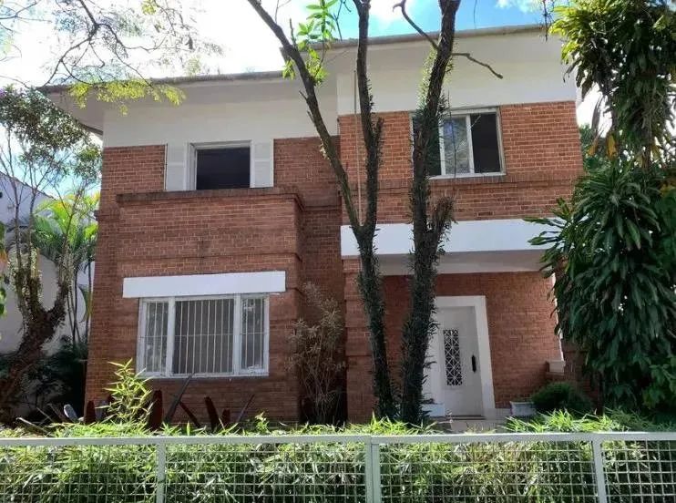 Luxuoso Sobrado para Alugar em Jardim Paulista - 3 Dormitórios e 2 Vagas por R$ 15.000
