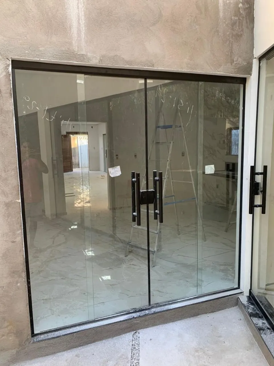 Porta de vidro para área externa