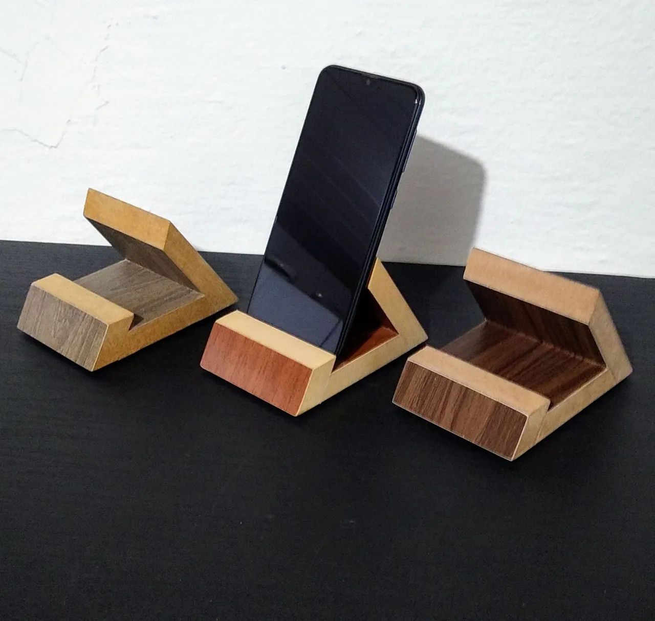 Suporte para Celular em Madeira - Moderno e Elegante