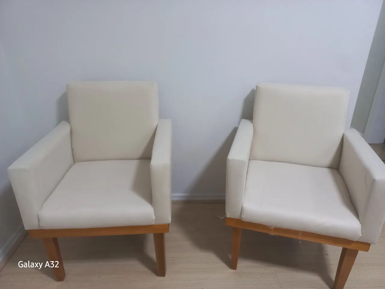 1 Sofa e 2 cadeiras  - Foto 2