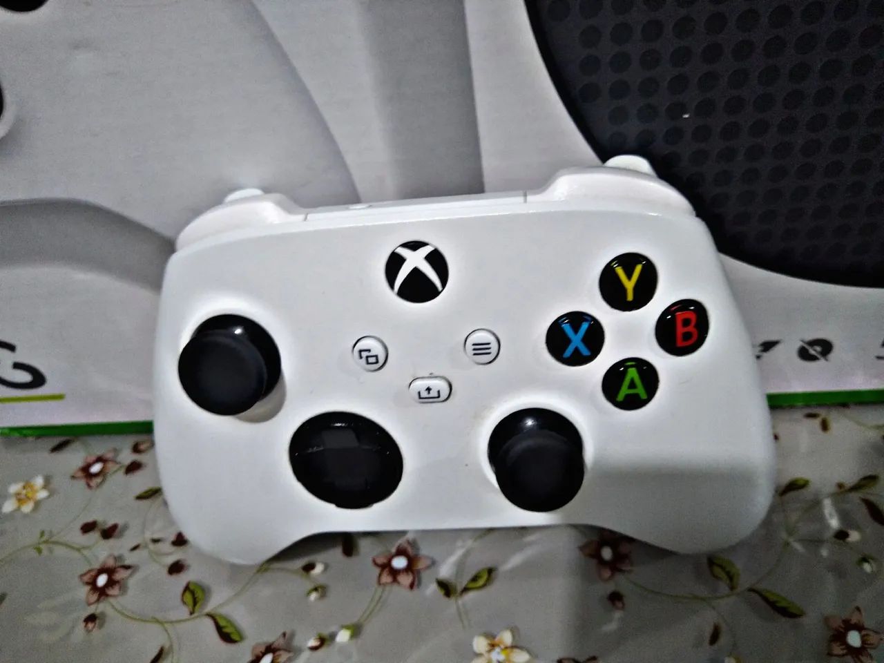 Xbox Series S Branco e Preto Carbono - Impecável - Aceito Troca com Xbox Series X - Foto 2