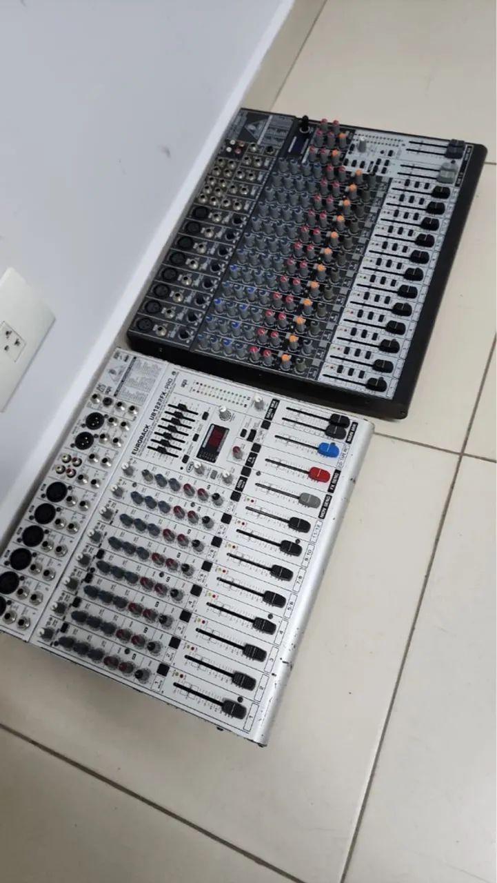 Mesa de Som Behringer Eurorack 1222FX-PRO - Ótimo Estado!