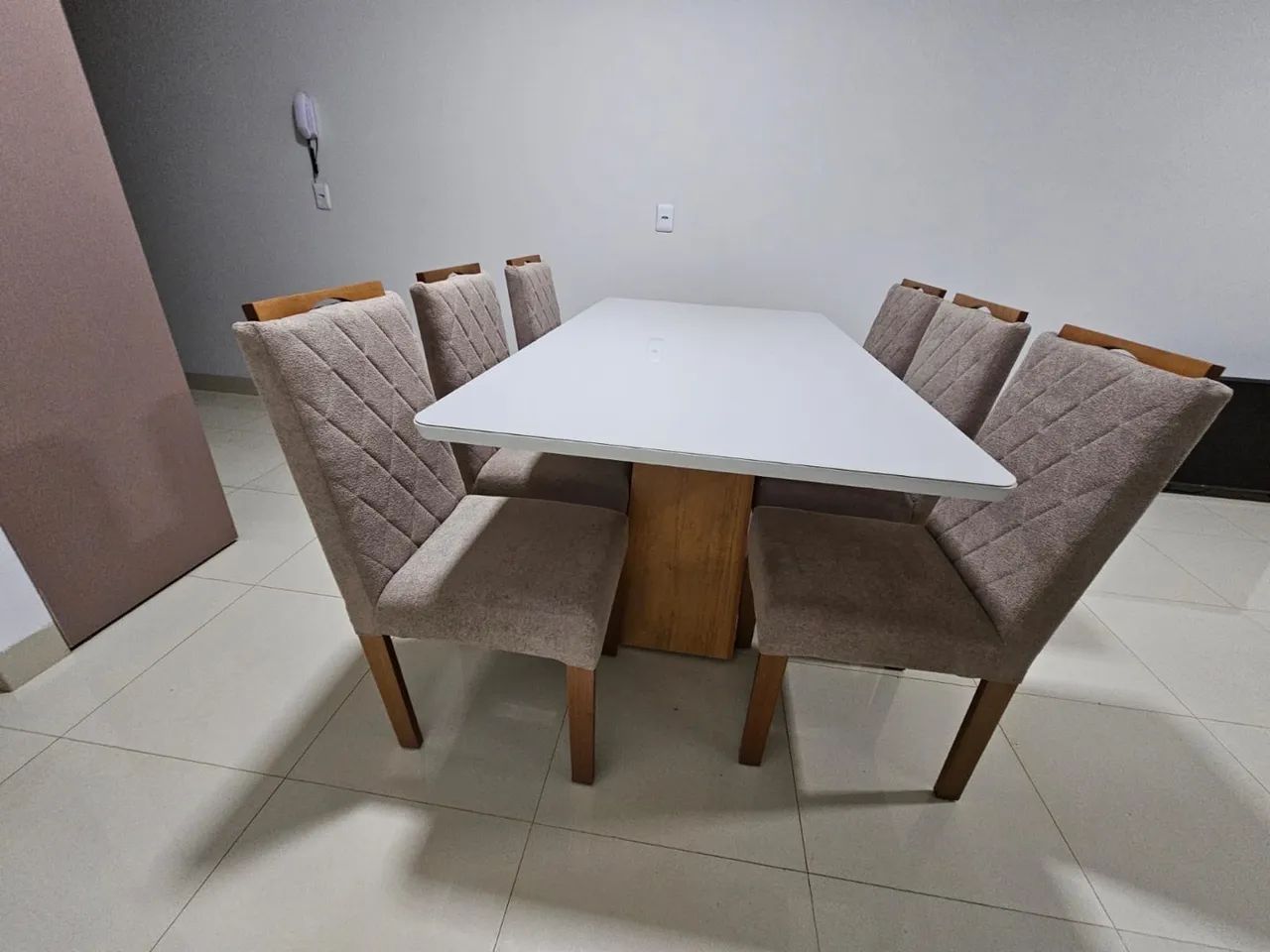 Mesa de Jantar Elegante com 6 Cadeiras de madeira  - Foto 3