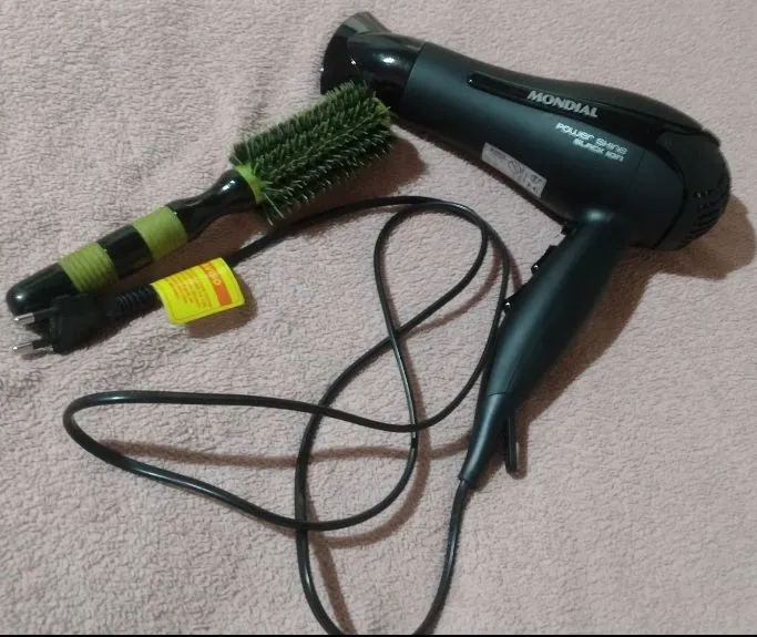 Secador de Cabelo + escova. Novos