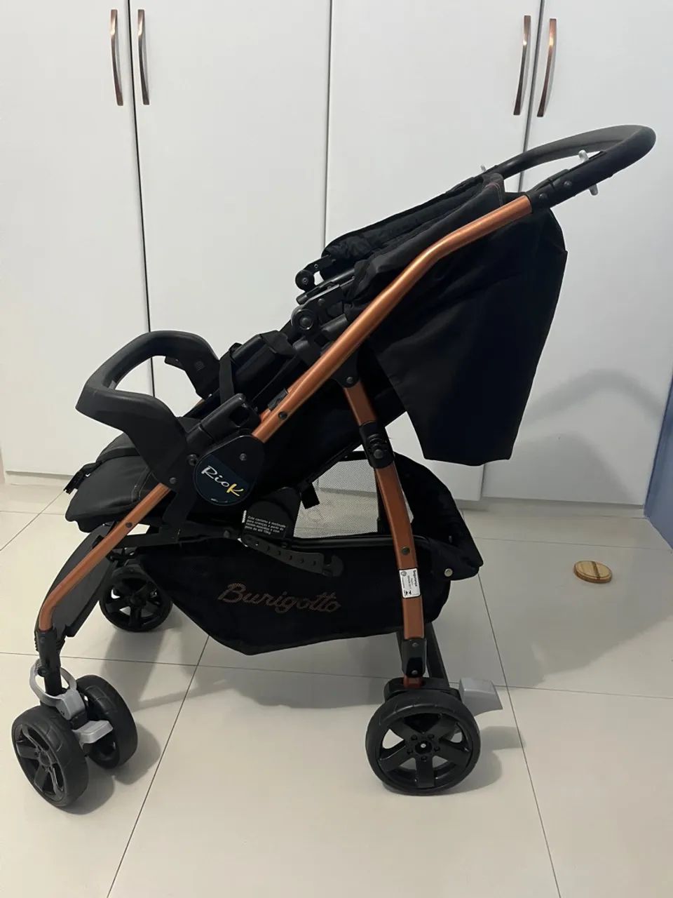 Carro de bebê usado 1 ano e 6 meses , sem avarias  - Foto 2