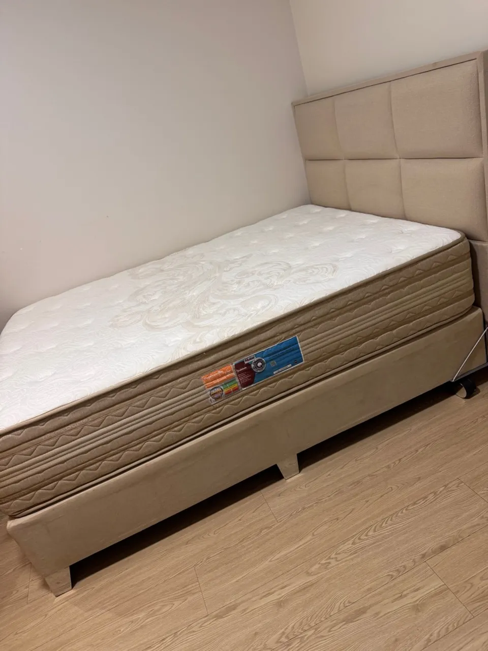 Cama Box com Cabeceira Estofada