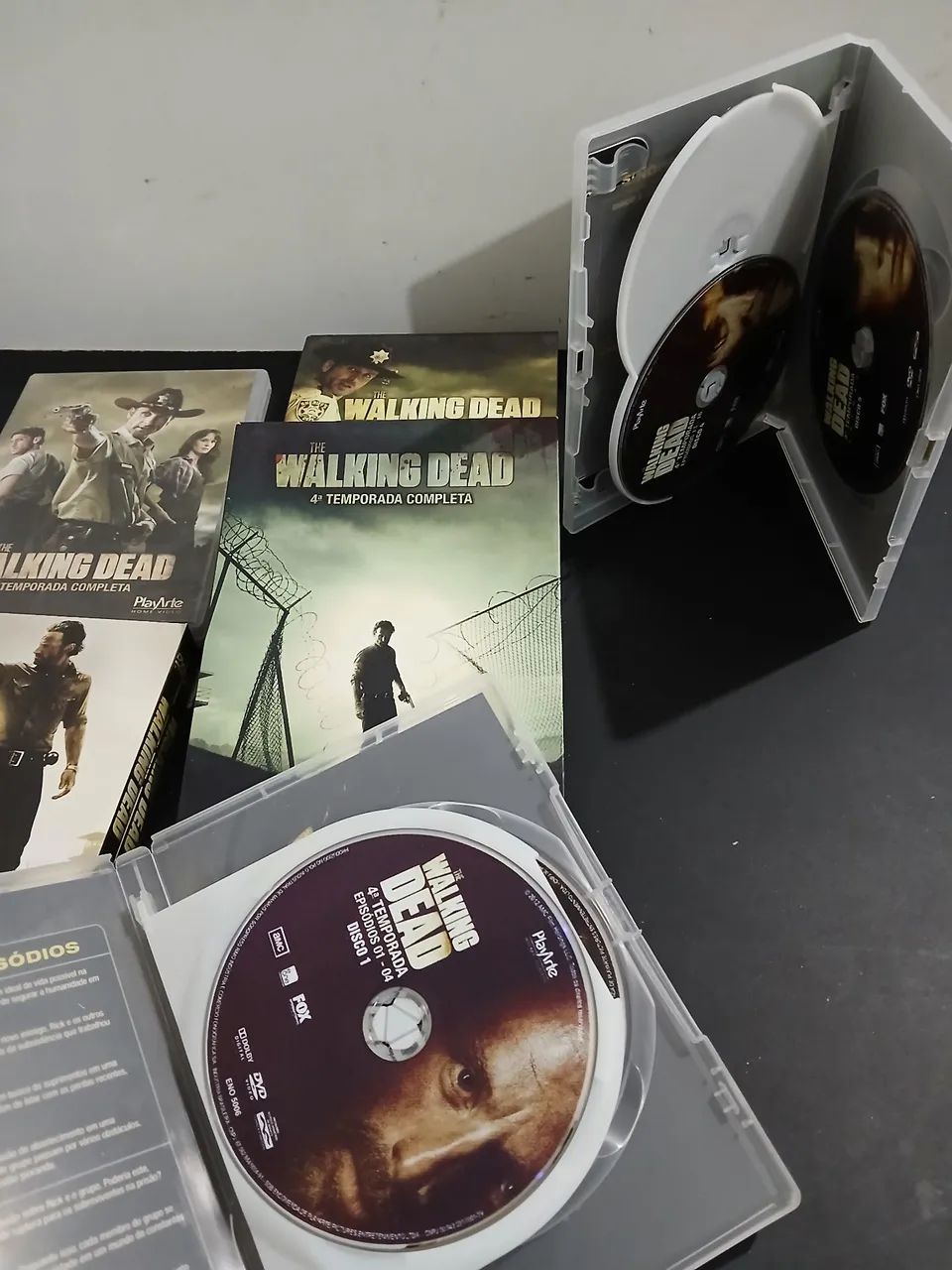 DVD Box Serie The Walking Dead - 1ª,2,3 e 4 Temporada completa