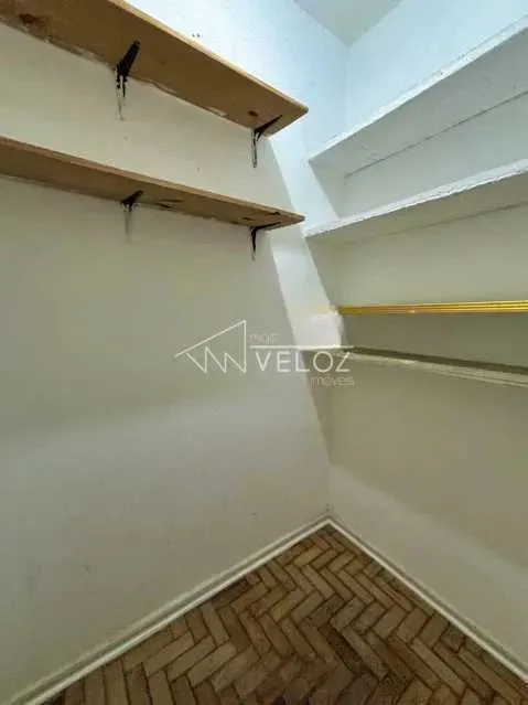 Apartamento : / Residencial / Laranjeiras