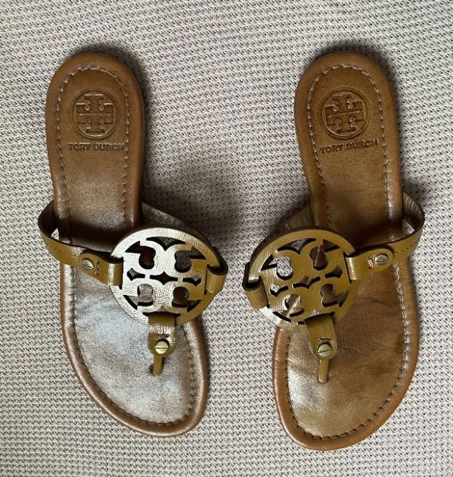 SANDALIA MILER TORY BURCH 37 COURO MARROM