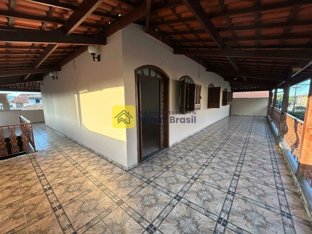 Excelente casa com 05 quartos no Eldorado - Foto 2