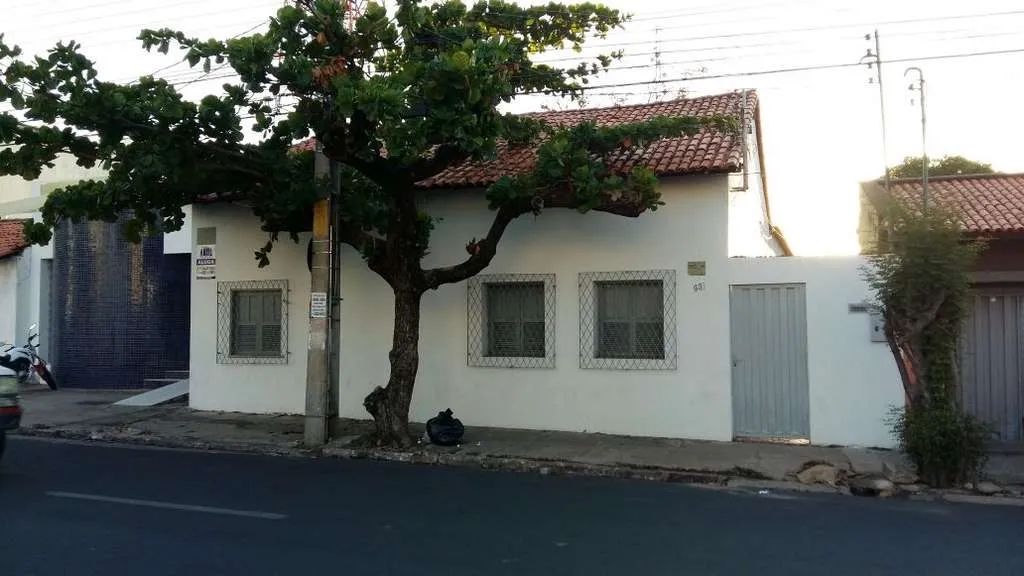 10130/01 - CASA RESIDENCIAL - RUA PIRES DE CASTRO