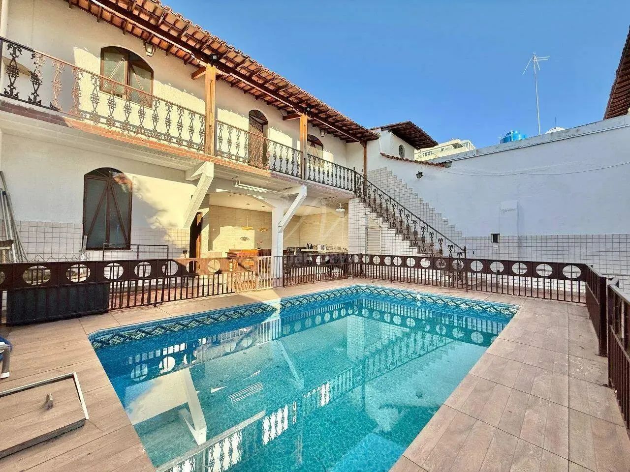 Casa com 6 quartos (3 suítes) no bairro Alto Barroca