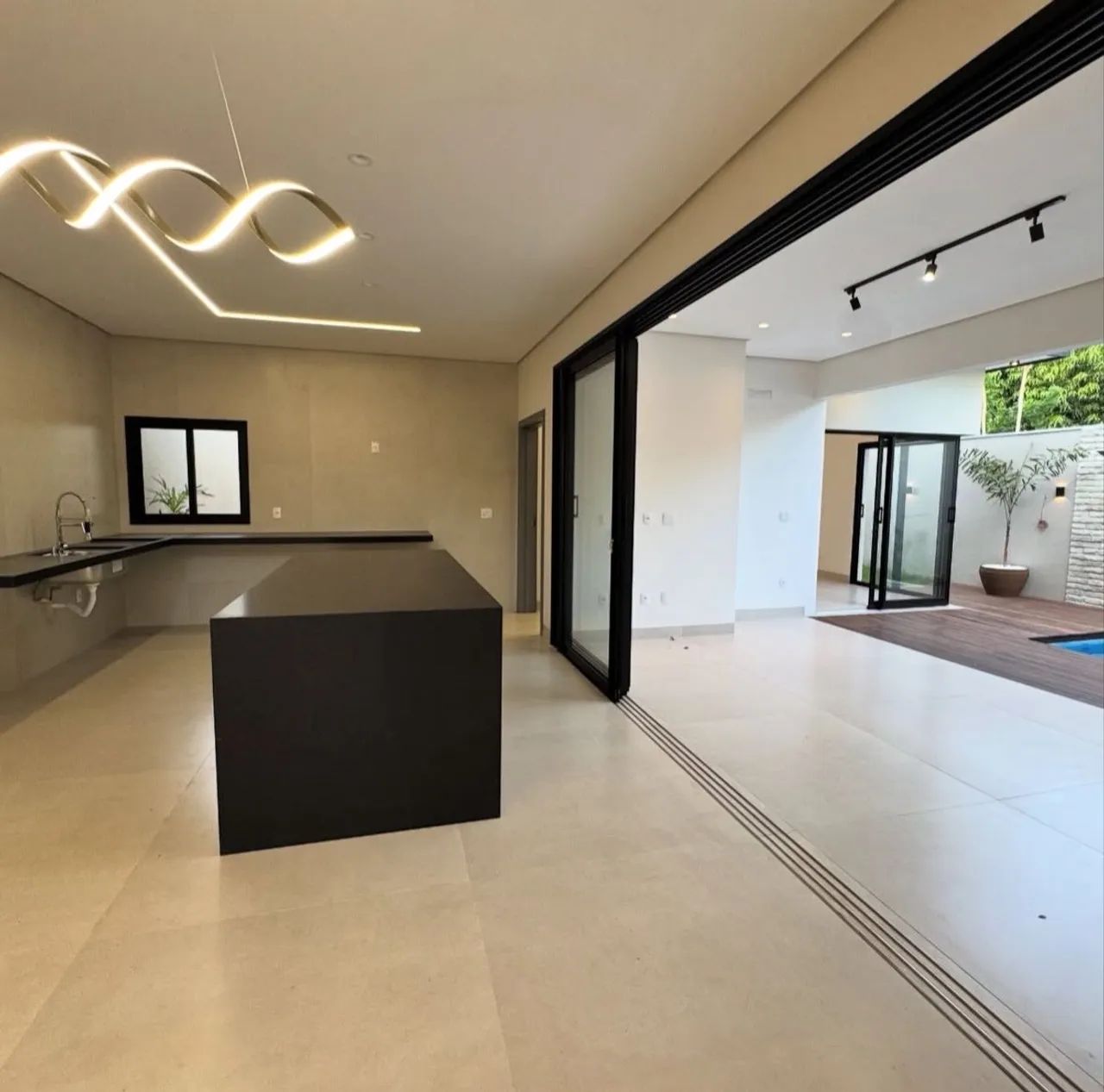 Casa nova 4 suítes no centro de Palmaa - Foto 3