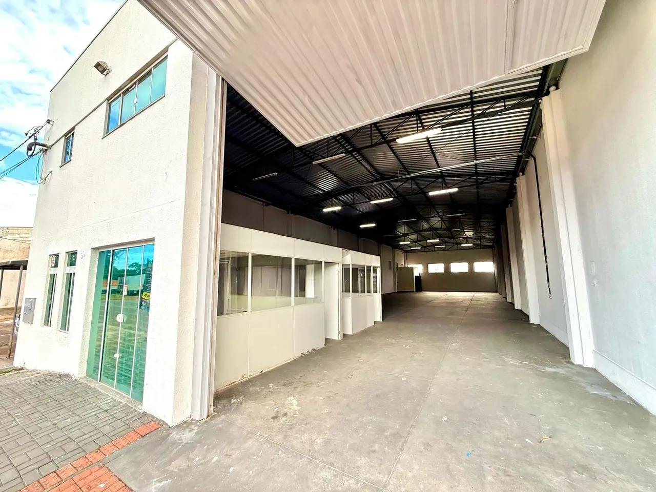 Galpão/Depósito/Armazém para aluguel possui 450 metros quadrados