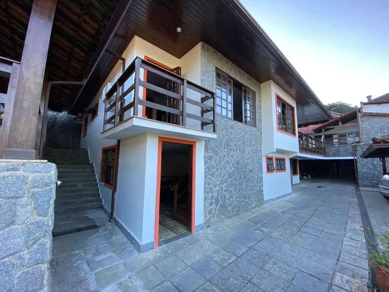 Casa para Venda em Petrópolis, São Sebastião, 5 dormitórios, 5 suítes, 10 banheiros, 6 vag