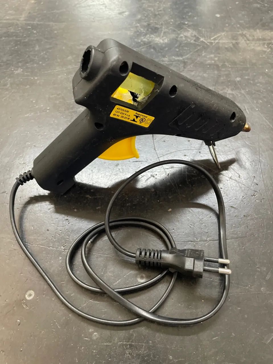 Pistola para cola quente bivolt 20W - Foto 2