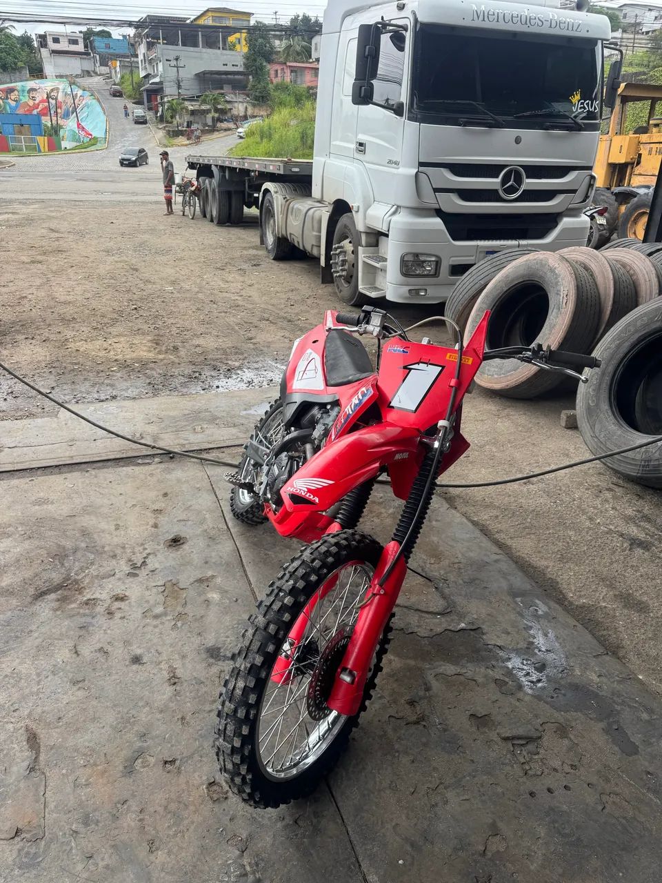 CRF 230 cheia de acessórios 