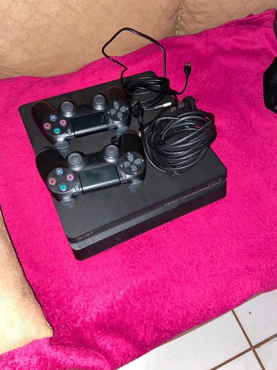 PS4 slim,1T 4 controles - Foto 3