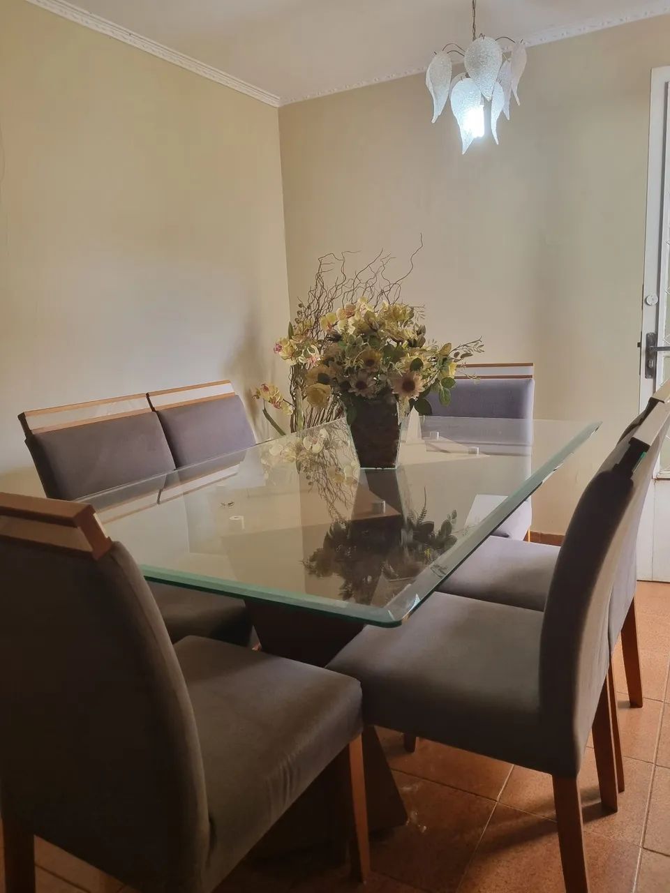 Conjunto Mesa de Jantar - 6 cadeiras, vidro bisotado e madeira maciça - Foto 2