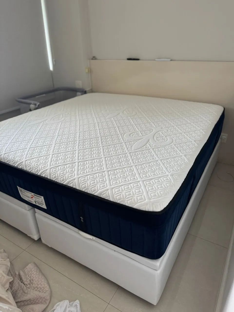 PRE-OWNED KING SIZE BED - Stearns & Foster