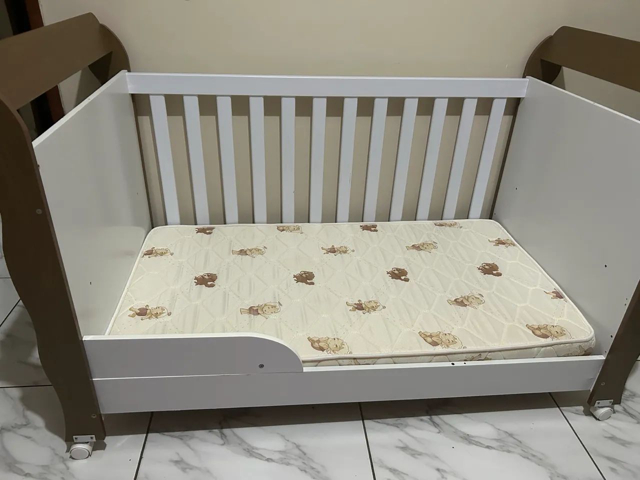 Kit berço americano + colchão + cômoda 