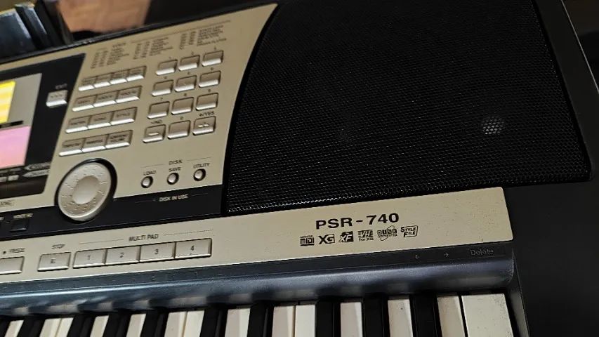 Teclado YAMAHA PSR 740  com manual original,  e Soft Case(nova) - Foto 3