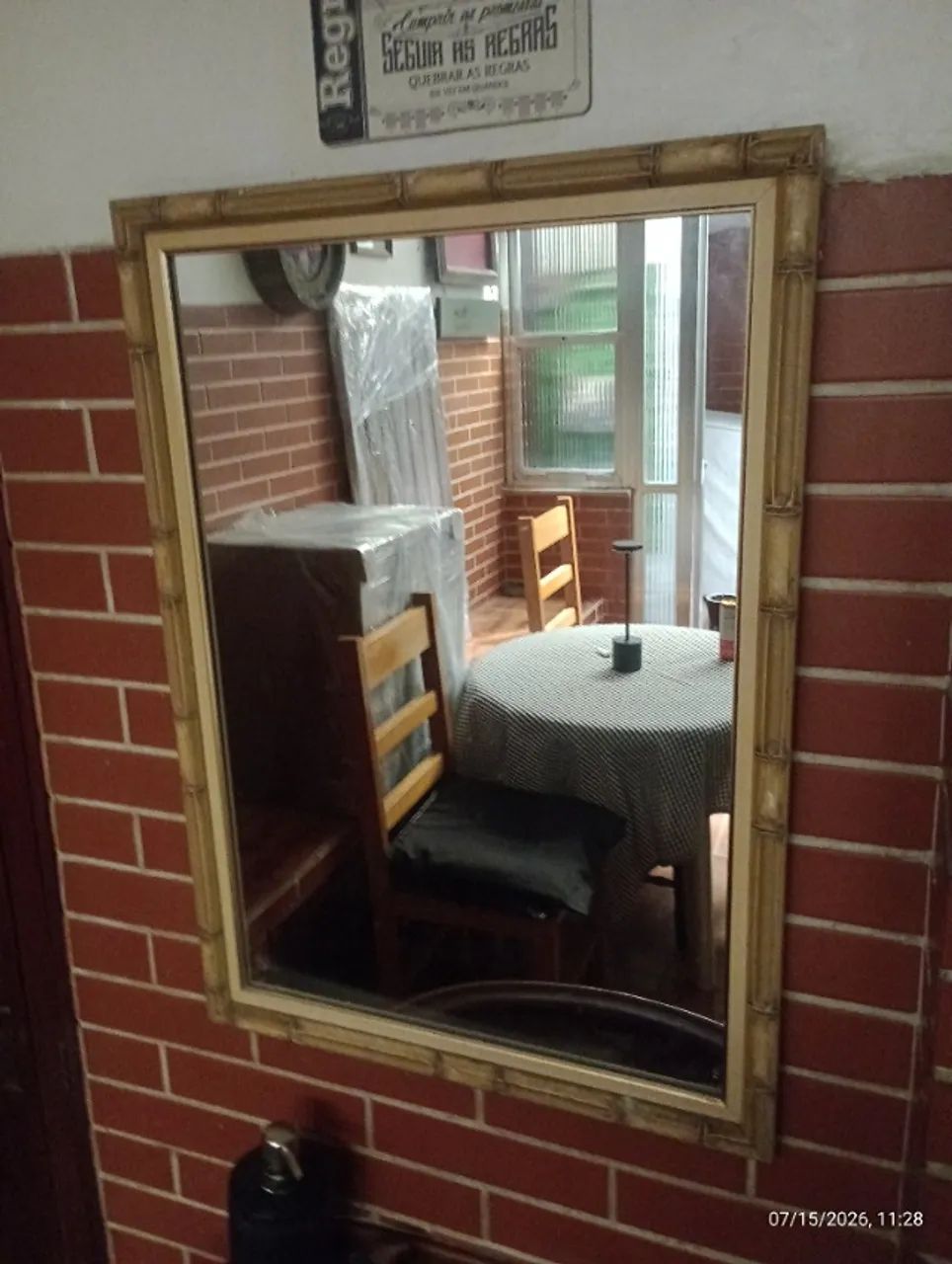 Espelho com moldura estilo bambu 