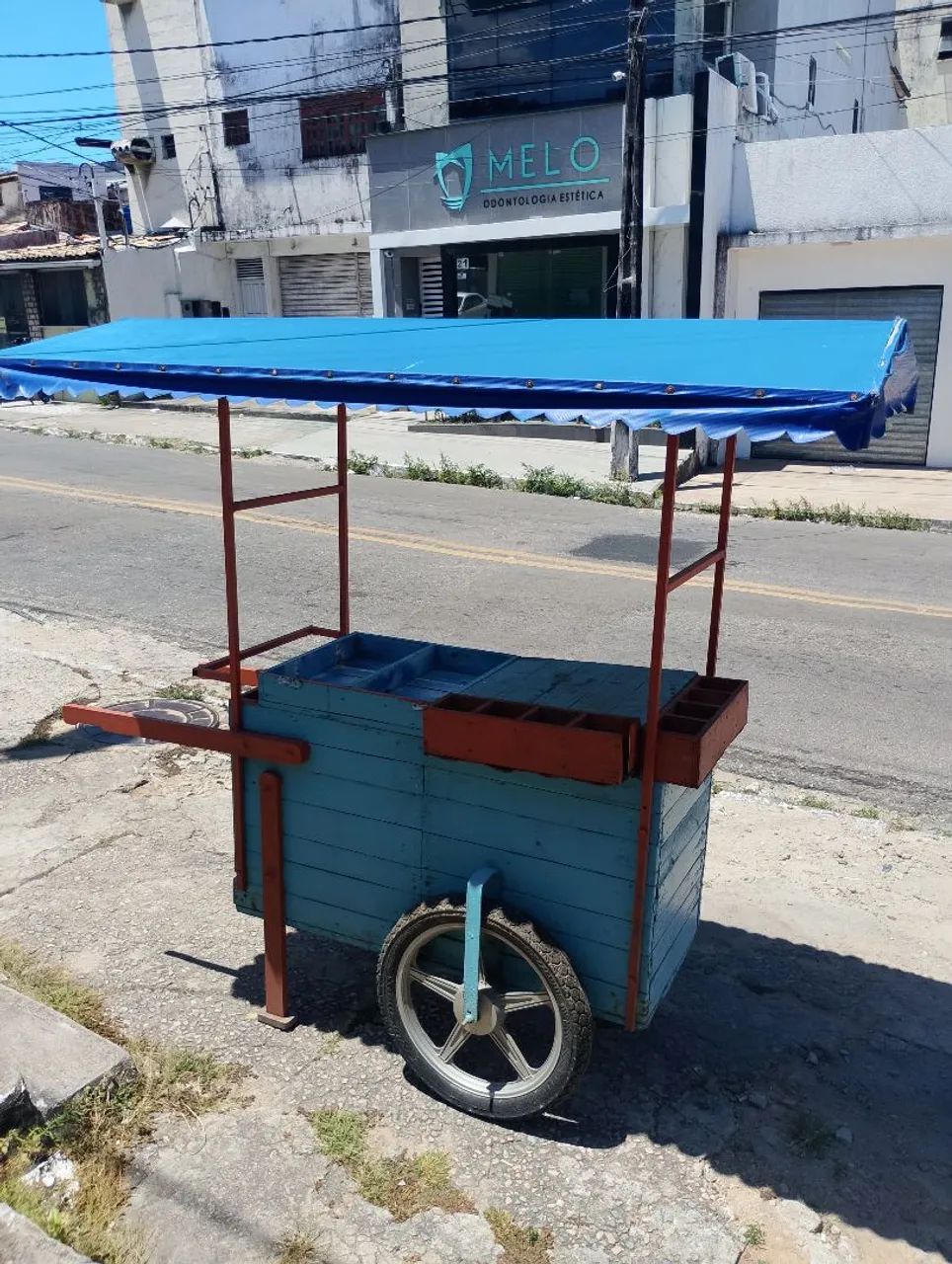 Carrinho de lanche e caipirinha