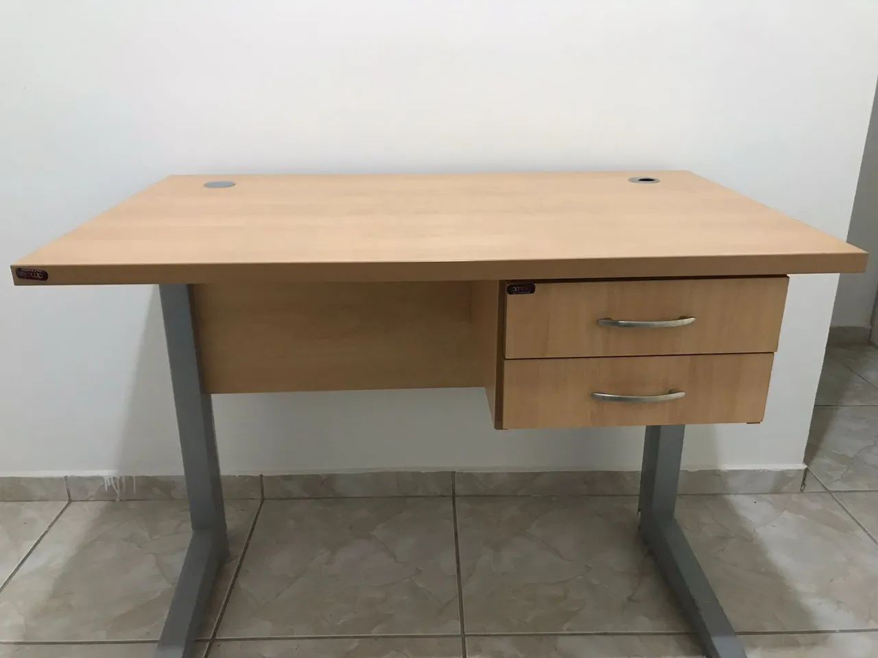 Escrivaninha com duas gavetas 