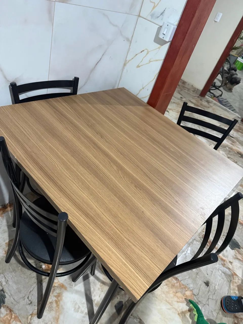 Mesa com 4 cadeiras 