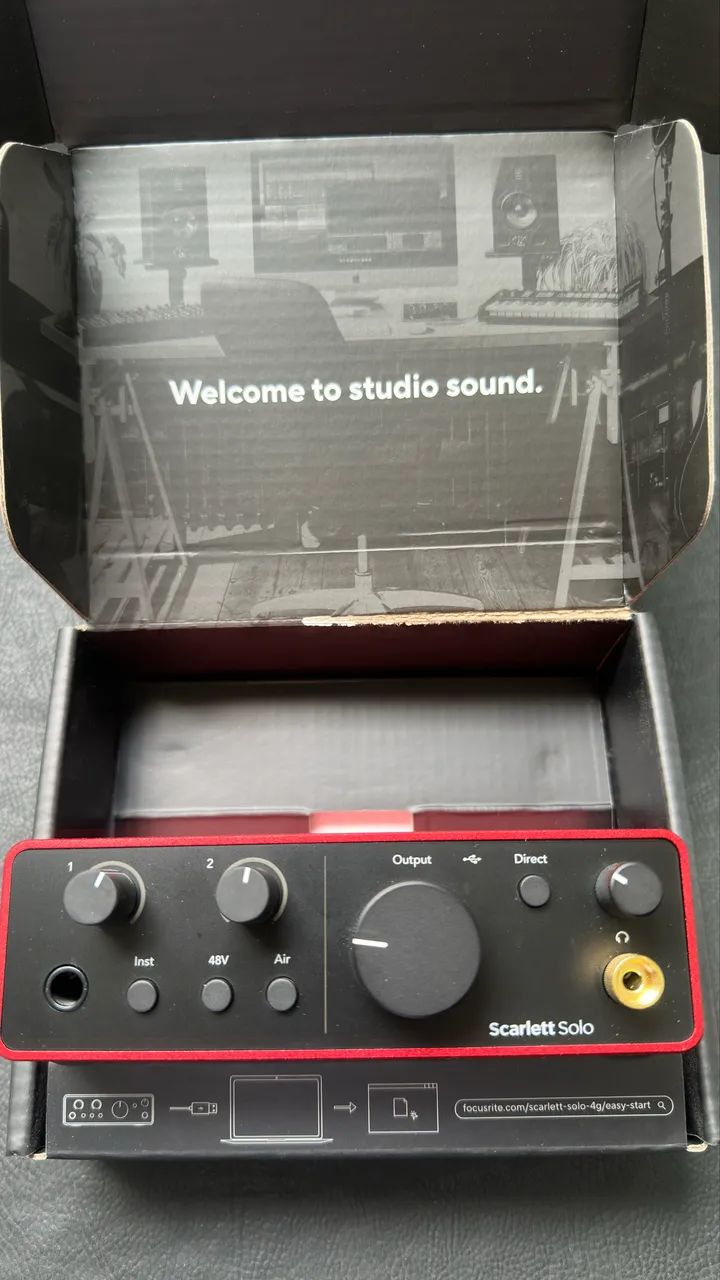 Interface De Áudio Focusrite Scarlett Solo 4th Gen vermelho