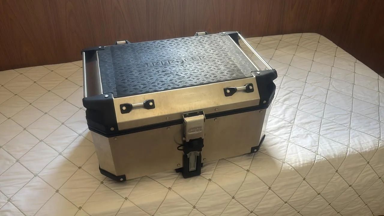 Vendo baús  para motos marca Givi Outback. - Foto 4