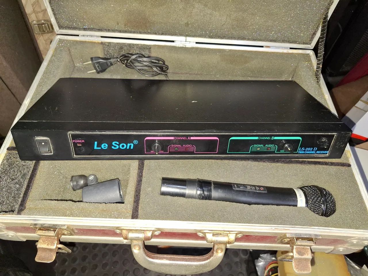 Microfone Leson Sem Fio com case rígido.