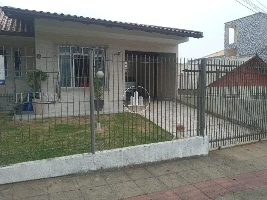 Casa 4 Quartos com Piscina - Coloninha