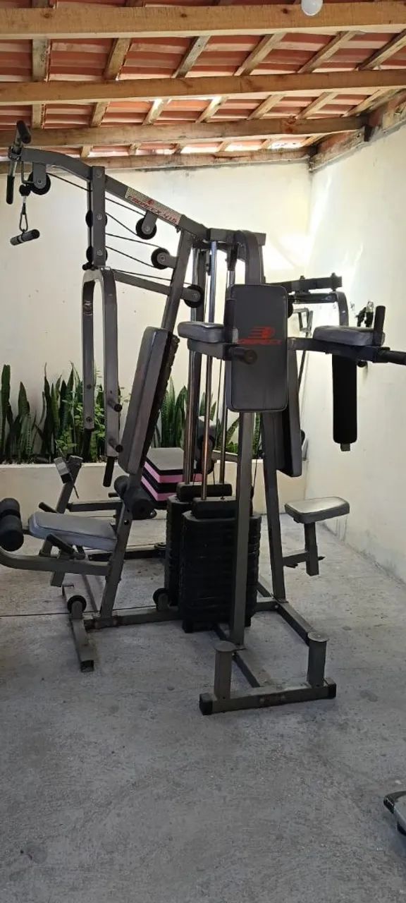Aparelho de musculação e academia 