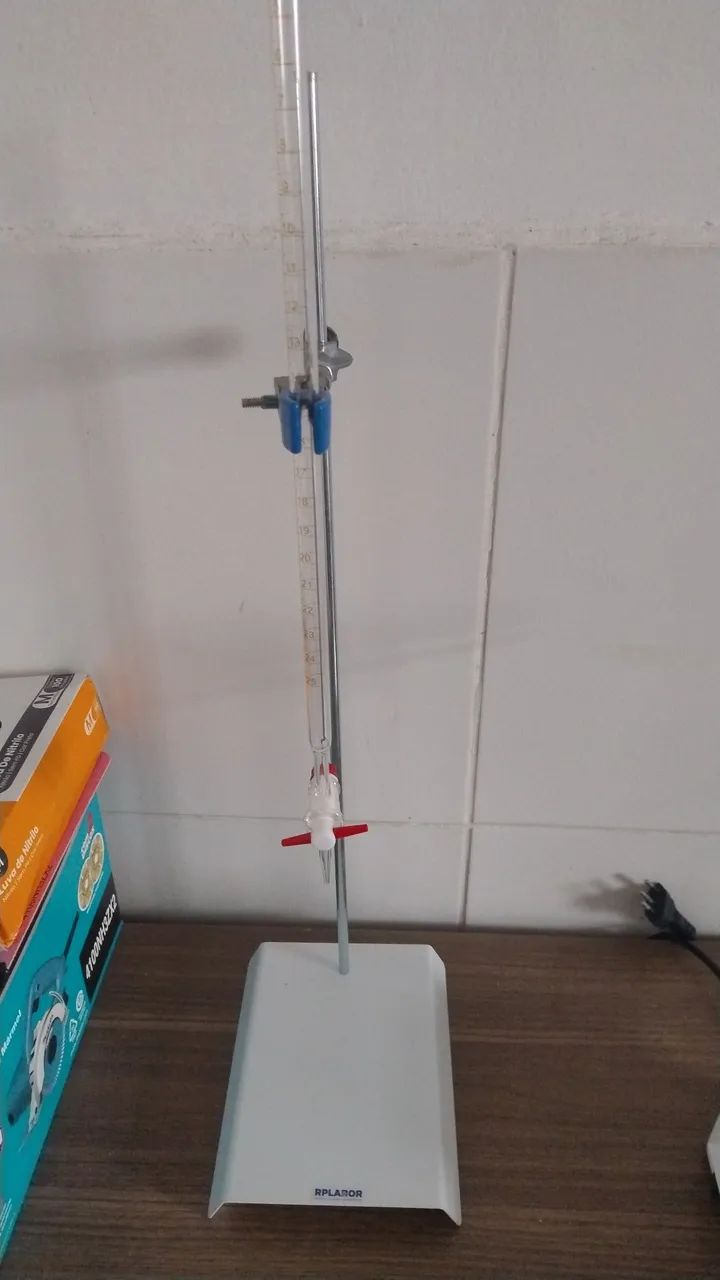 Bureta graduada 25 ml com pinça e suporte universal 