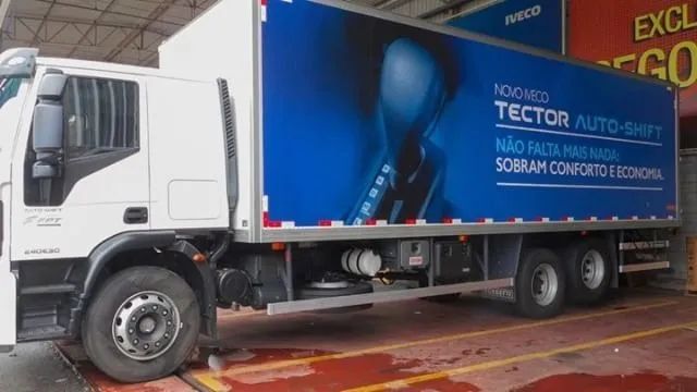 Plotagem e Sinalização automotiva - Foto 5